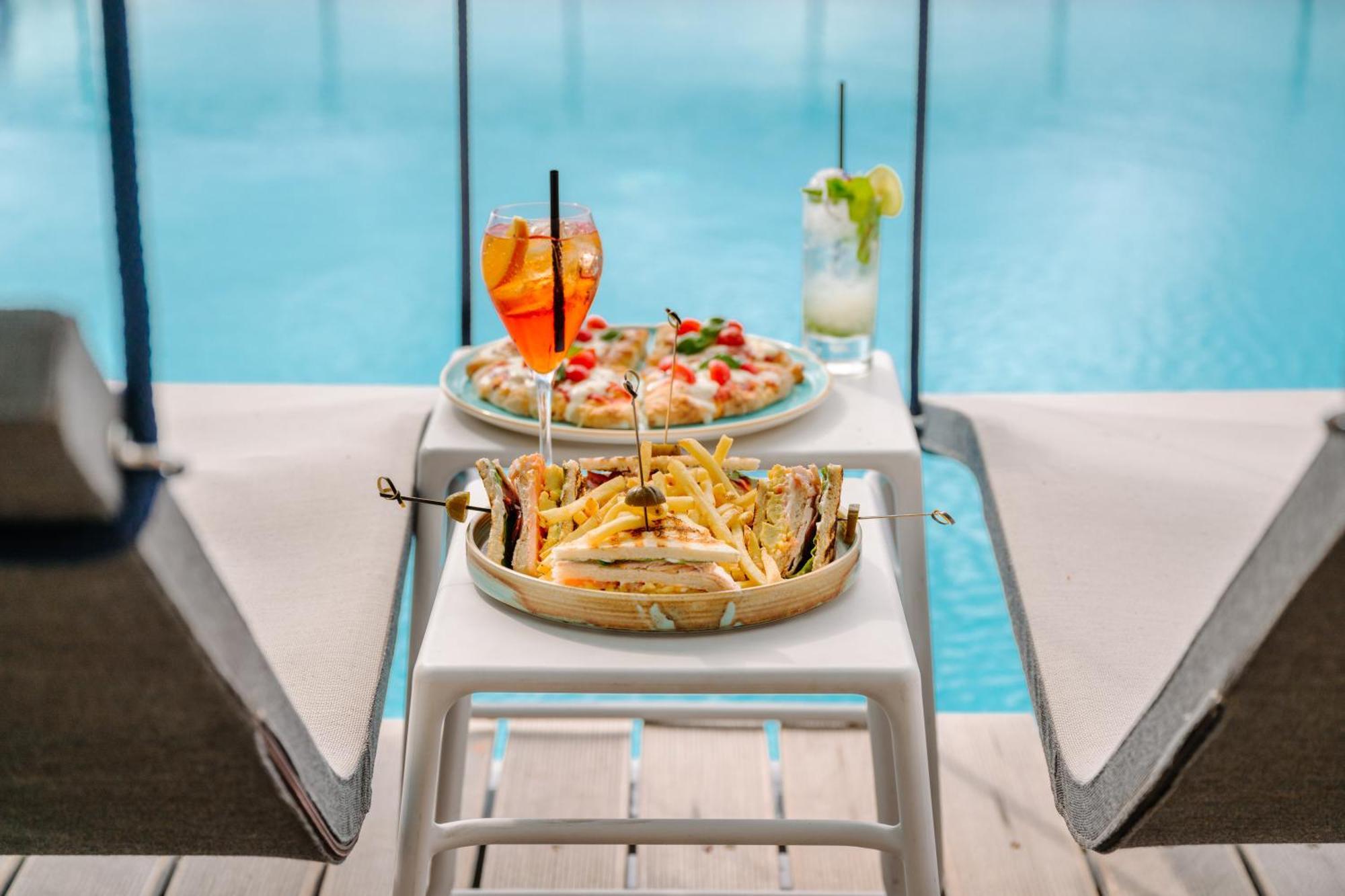 แกรนด์ โฮเทล บริสตอล รีสอร์ต แอนด์ สปา Hotel ราปาลโล ภายนอก รูปภาพ Poolside snacks